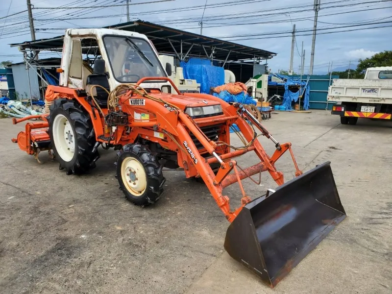  茨城県 龍ヶ崎市 クボタ 　トラクター 