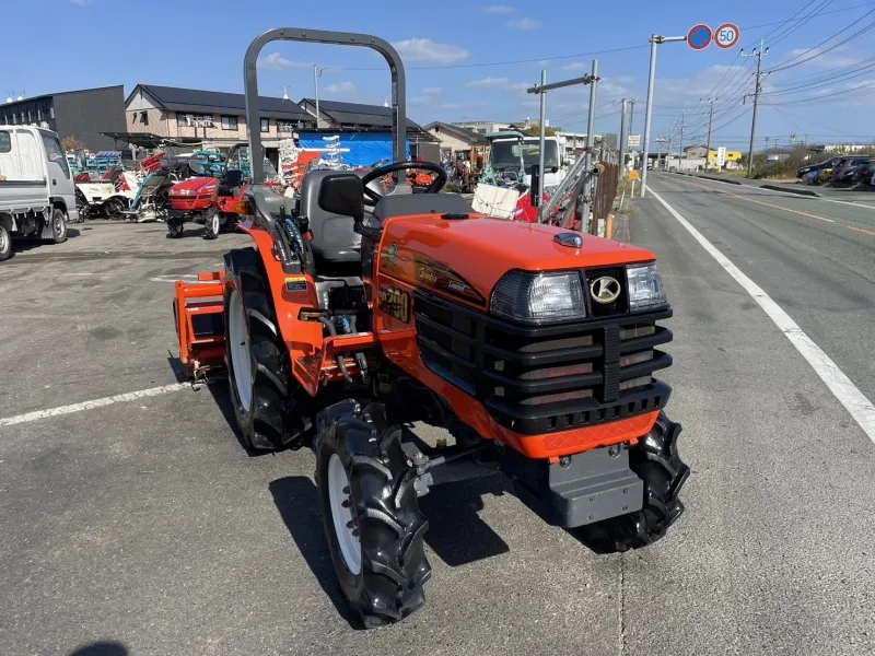 山口県 山陽小野田市   クボタ  トラクター