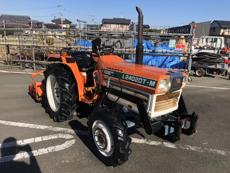 福岡県 八女市  クボタ　 トラクター 