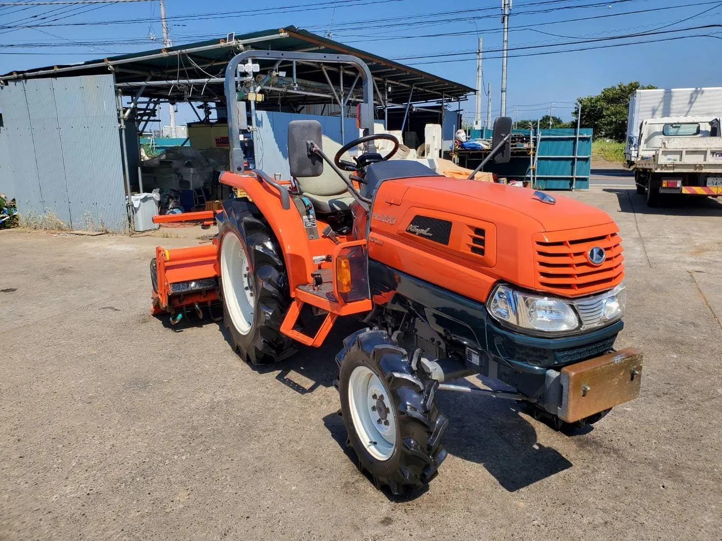 茨城県 つくば市  クボタ　トラクター 