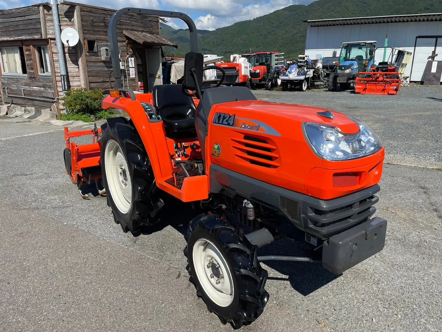  三重県 松坂市  クボタ    トラクター