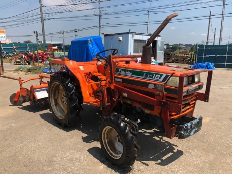  埼玉県 三郷市  クボタ    トラクター