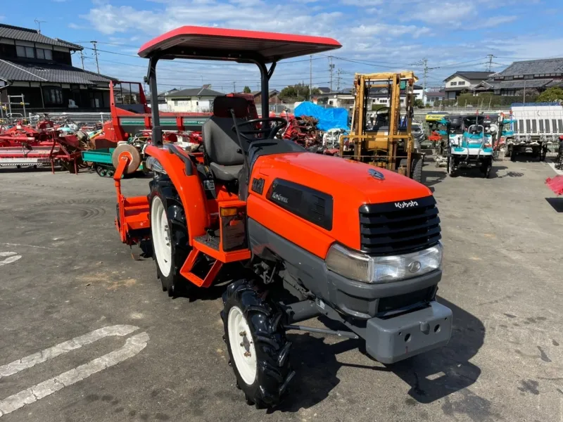 山口県山陽小野田市  クボタ　トラクター