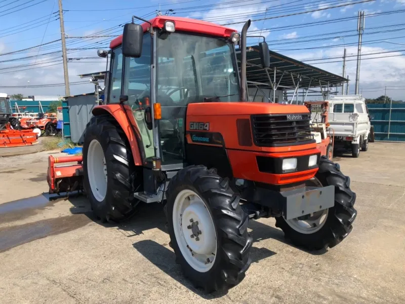 埼玉県 加須市   クボタ　トラクター