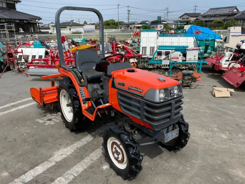 福岡県 小郡市  クボタ　トラクター