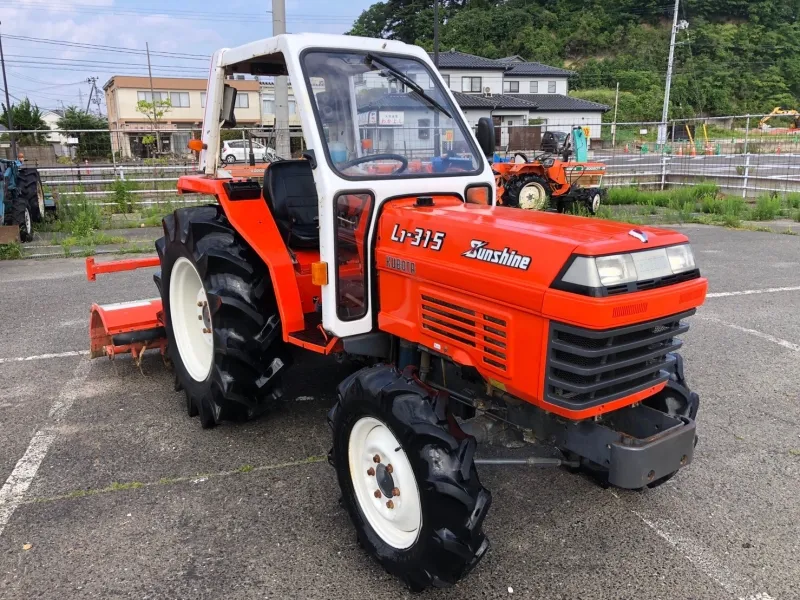 岩手県 滝沢市  クボタ　トラクター