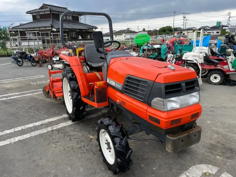 福岡県 飯塚市  クボタ　トラクター