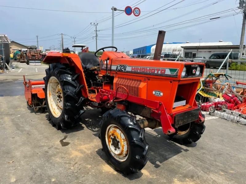 福岡県 築上郡上毛町  ヒノモト　トラクター