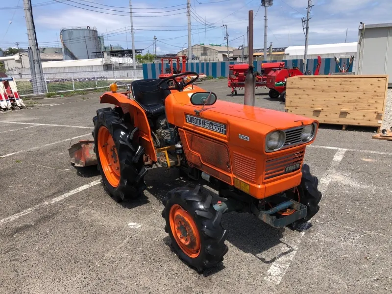 山形県 長井市  クボタ　トラクター