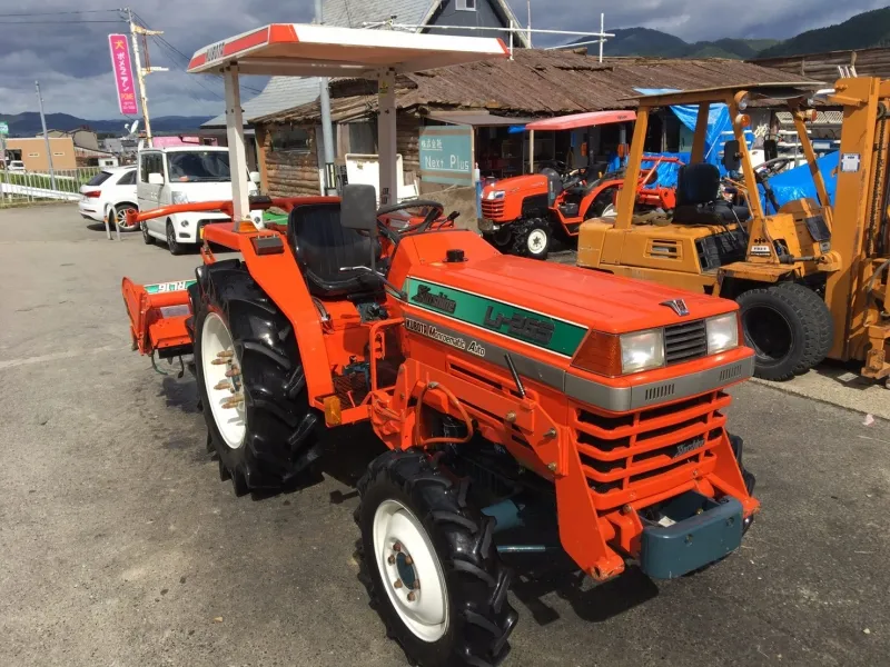 鳥取県 岩美郡岩美町 クボタ　トラクター